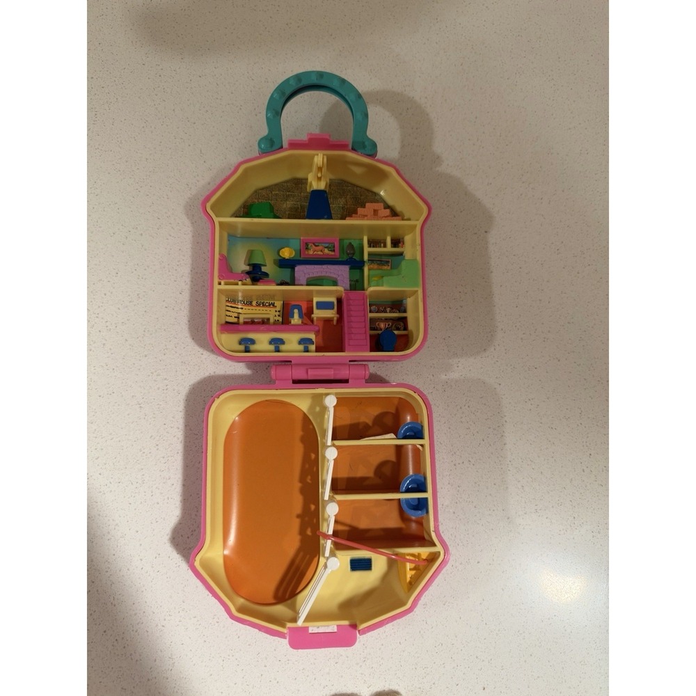 Vintage 1994 Polly Pocket HAPPY TRAILS Club Horse Stable Compact - Not Complete